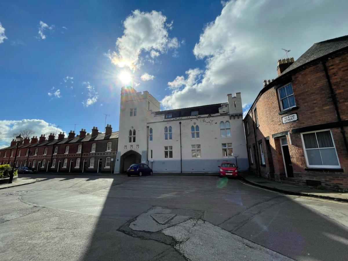 Chester Stays - Lovely Apartment In The Heart Of Chester With Free Parking Exteriör bild