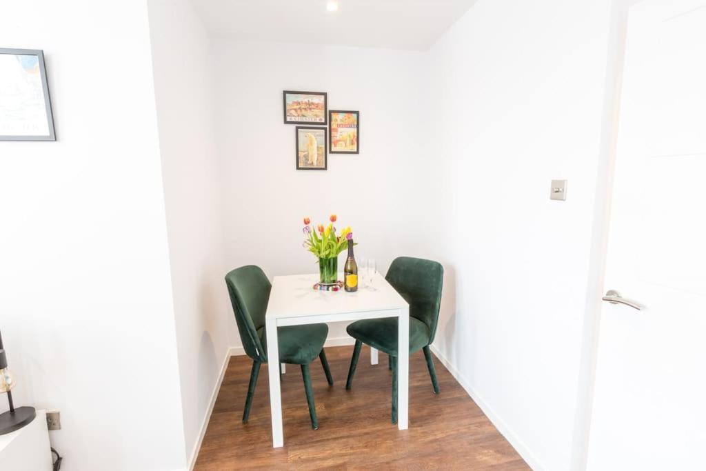 Chester Stays - Lovely Apartment In The Heart Of Chester With Free Parking Exteriör bild